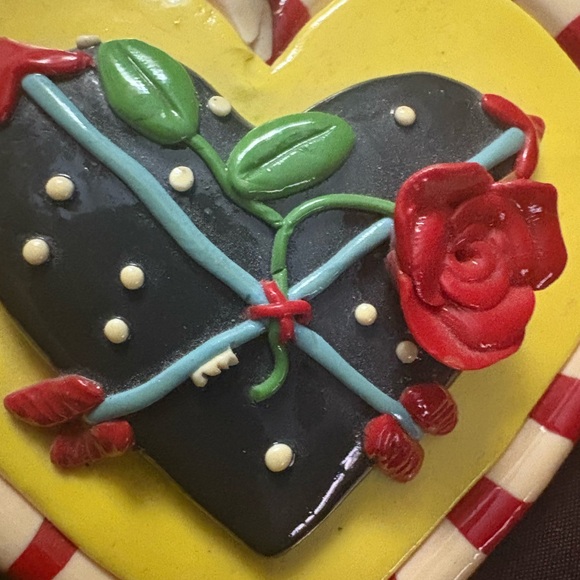 Vintage rare Mary Engelbreit 3d clay handmade Yellow and Black Heart Ornament - Picture 3 of 6